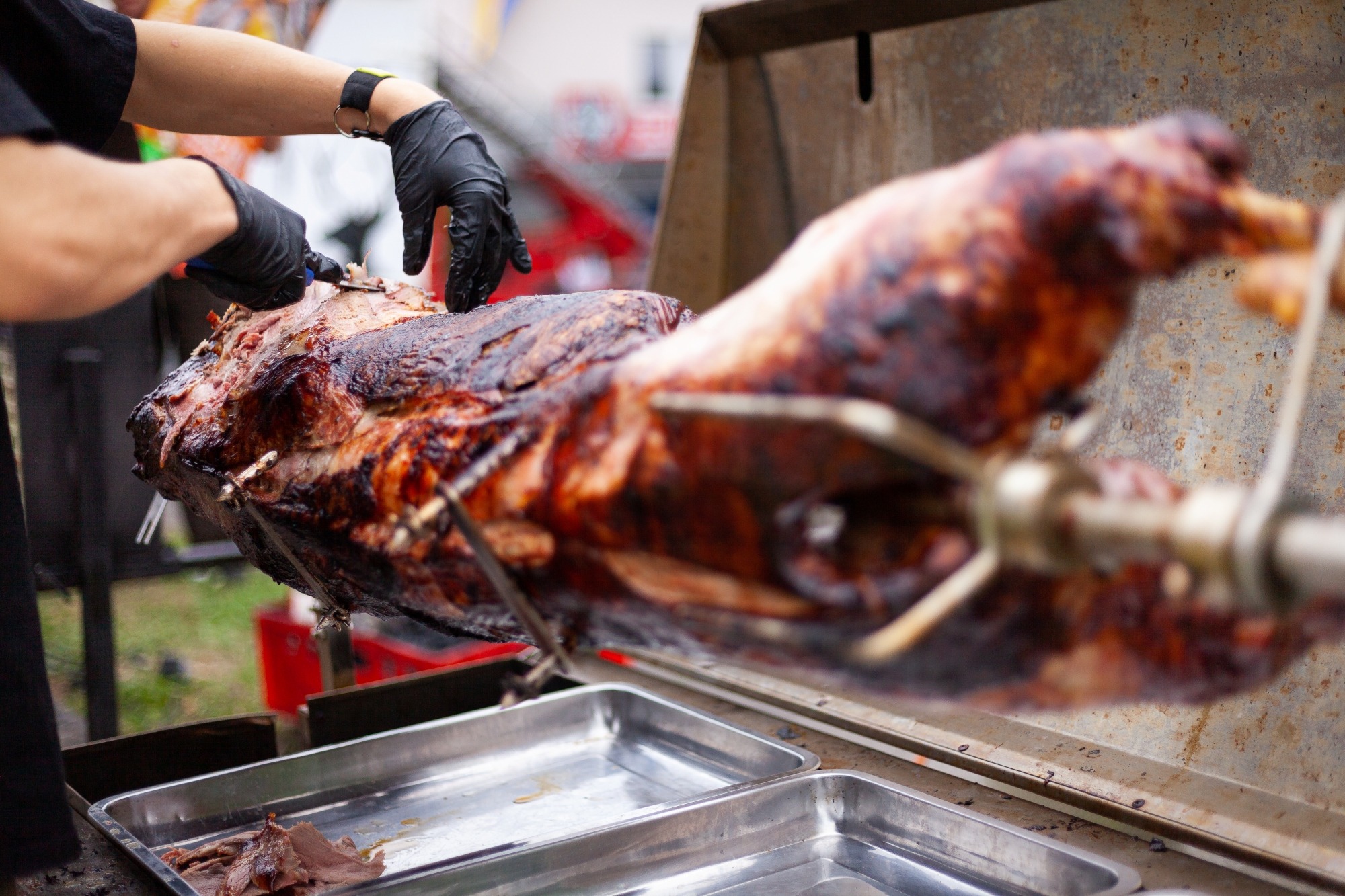 Das Highlight unseres Caterings in Hamburg: Spanferkel am Spieß.